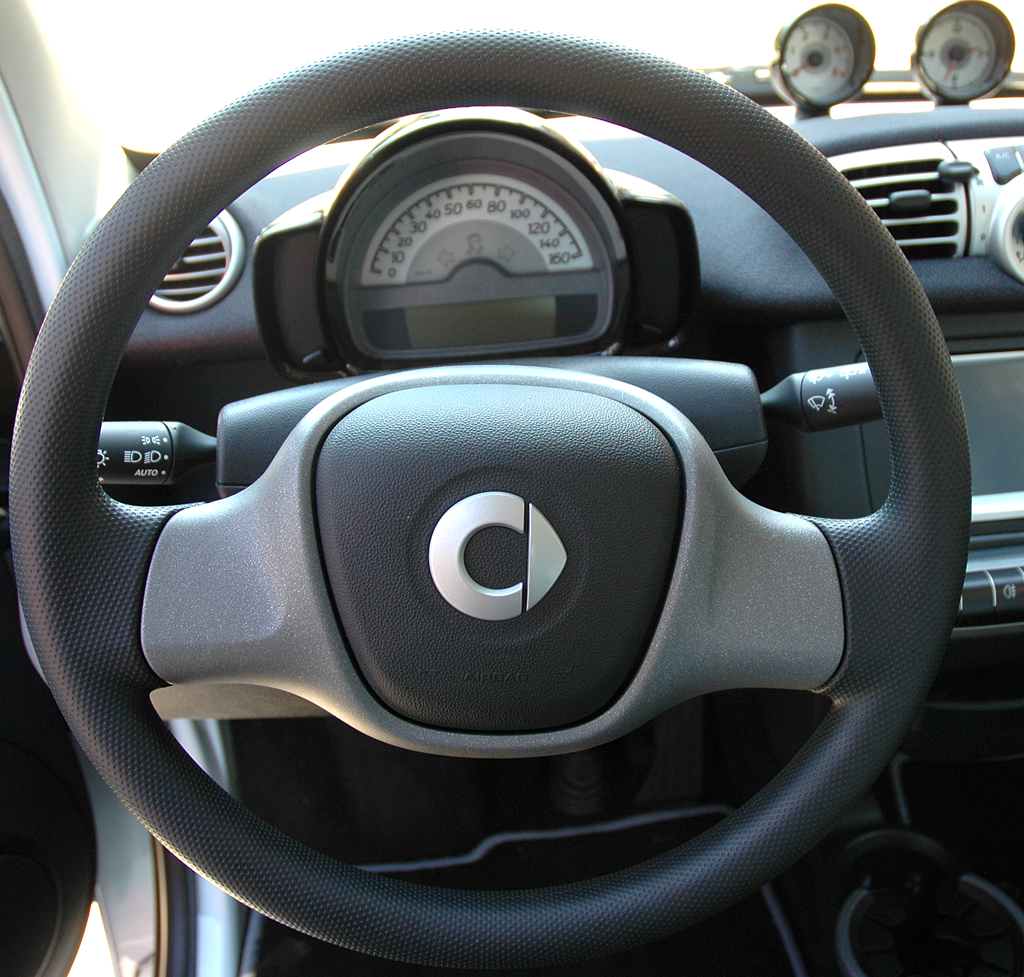 Smart Fortwo: Blick ins puristisch gestaltete Cockpit. 