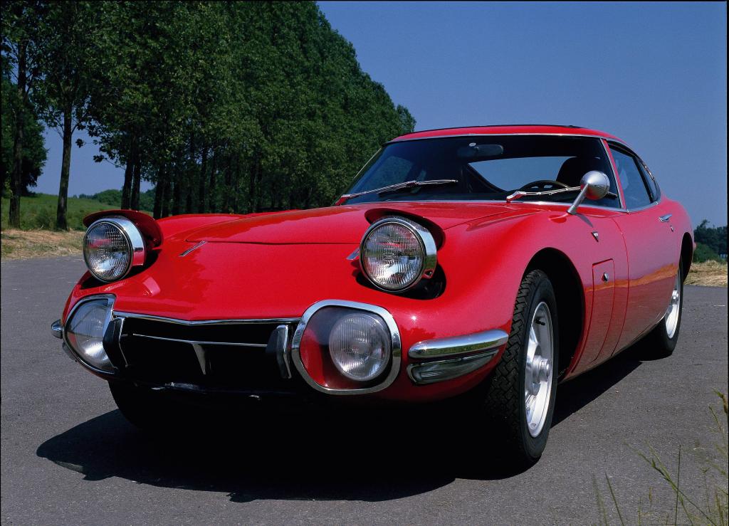Toyota 2000 GT. Von dem rassigen Zweisitzer wurden zwischen 1967 und 1970 lediglich 351 Exemplare hergestellt. 