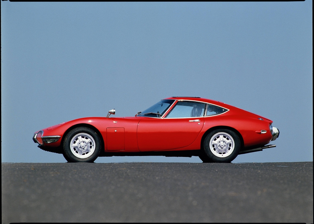 Toyota 2000 GT. Von dem rassigen Zweisitzer wurden zwischen 1967 und 1970 lediglich 351 Exemplare hergestellt. 