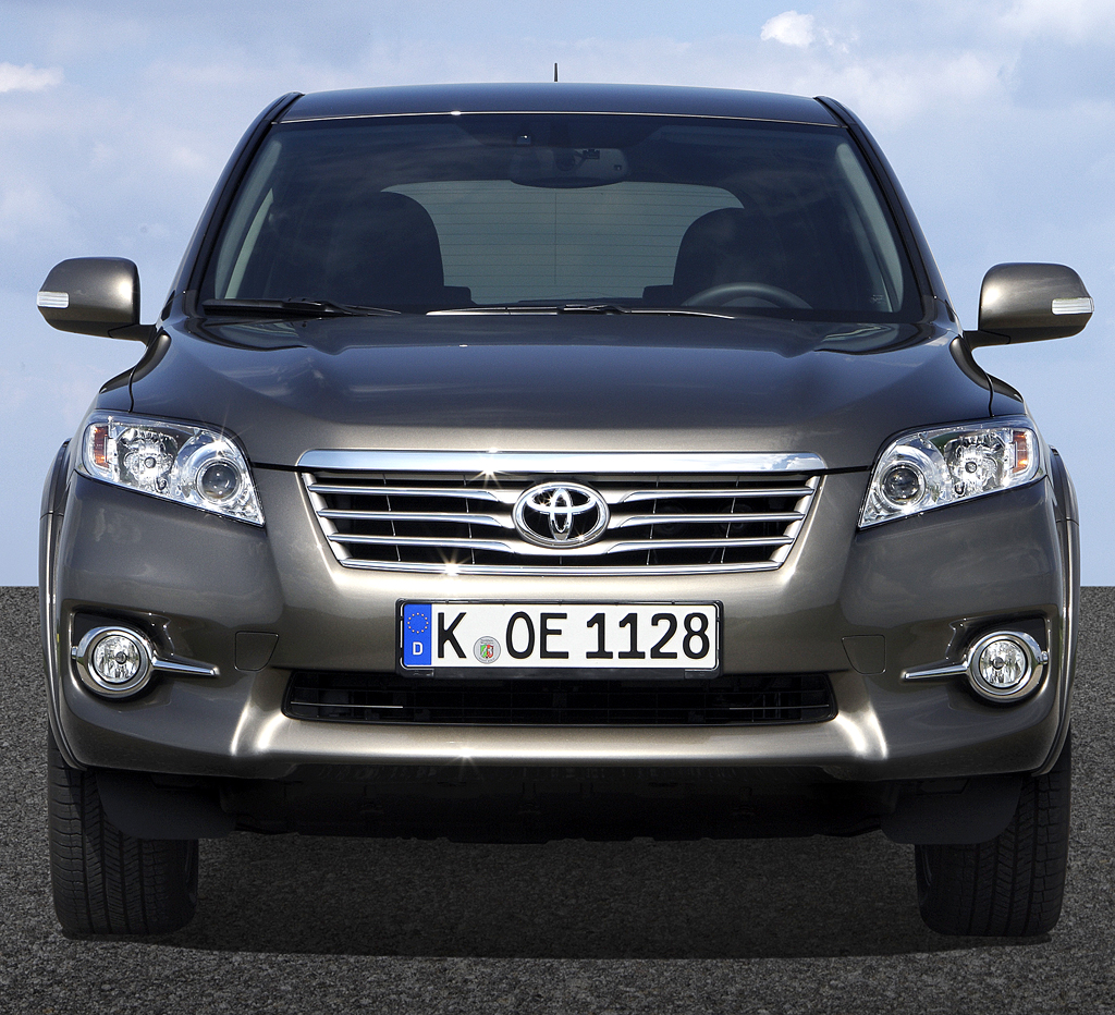 Toyota RAV4: Die Front wirkt nach der Modellpflege moderner. 