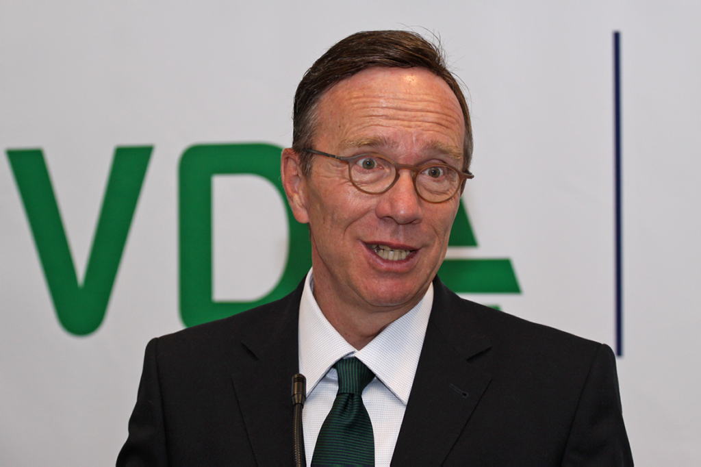 VDA-Präsident fordert ''finanzielle Leitplanken'' für E-Mobilität