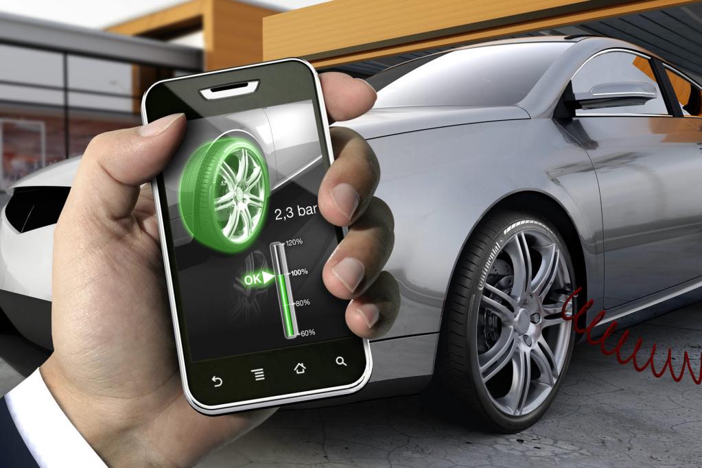 Über ihr Smartphone erfahren Autofahrer den Luftdruck im Reifen. 