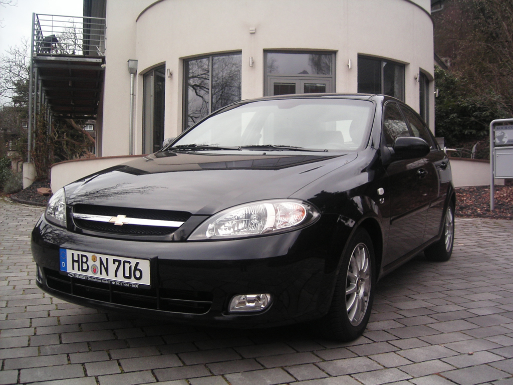... und der kompakte Lacetti.