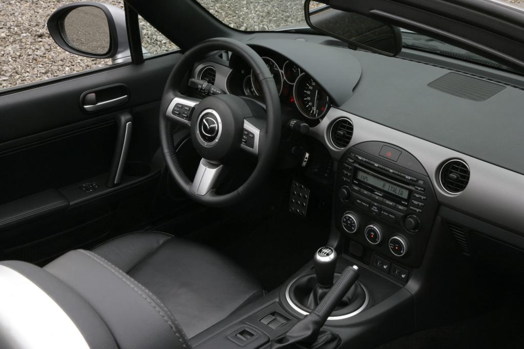 Alles an seinem Platz. Das Cockpit ist nicht übermäßig schick, aber praktisch. 