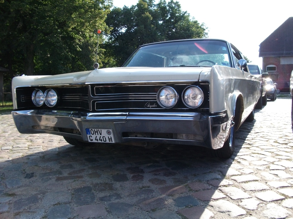 Amerikanische Automobilkultur bei Gas, Grease & Glory in Berlin. Chrysler 300