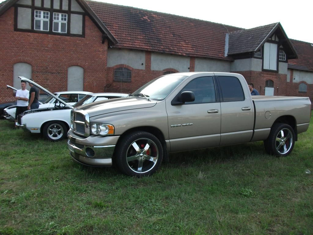 Amerikanische Automobilkultur bei Gas, Grease & Glory in Berlin. Dodge Ram