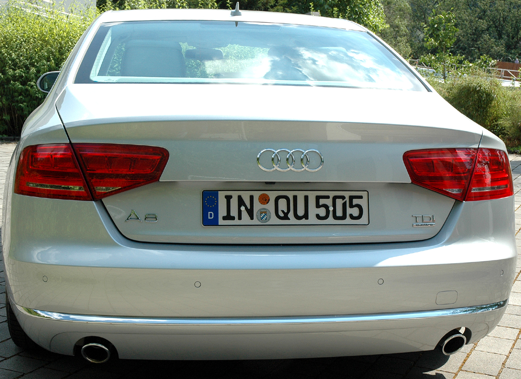 Audi A8 Diesel: Blick auf die Heckpartie. 
