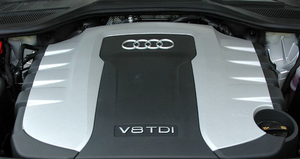 Audi A8 Diesel: Der 4,2-Liter-Selbstzünder stemmt 800 Newtonmeter auf die Kurbelwelle. 