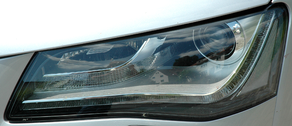Audi A8 Diesel: Moderne LED-Leuchteinheit vorn. 