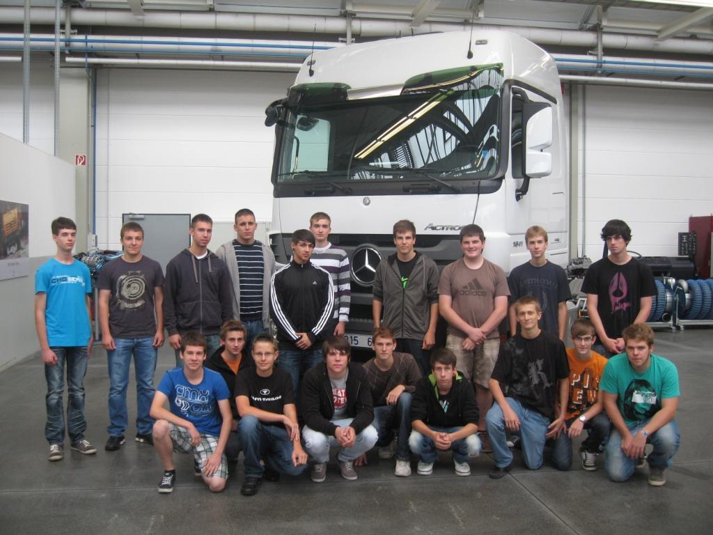 Ausbildungsstart im Mercedes-Benz-Werk Wörth