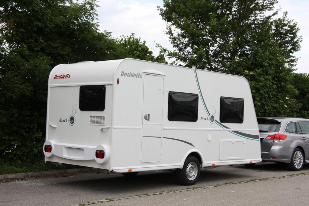 Bei Dethleffs rundet der neue New Line die Kompaktklasse ab. Vier Grundrisse sollen Paare und Familien ansprechen, die mit kleineren Zugfahrzeugen auf Reisen gehen. 