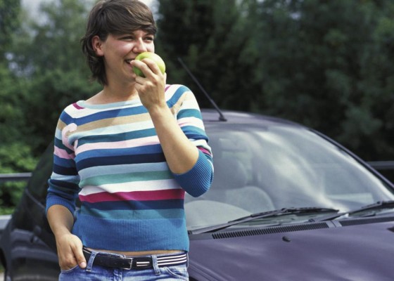 Beim Autofahren sollten Diabetiker auf Unterzuckerung achten 