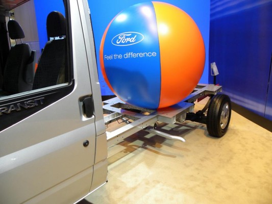 Caravan-Salon 2010: Ford mit Tiefrahmen-Fahrgestell