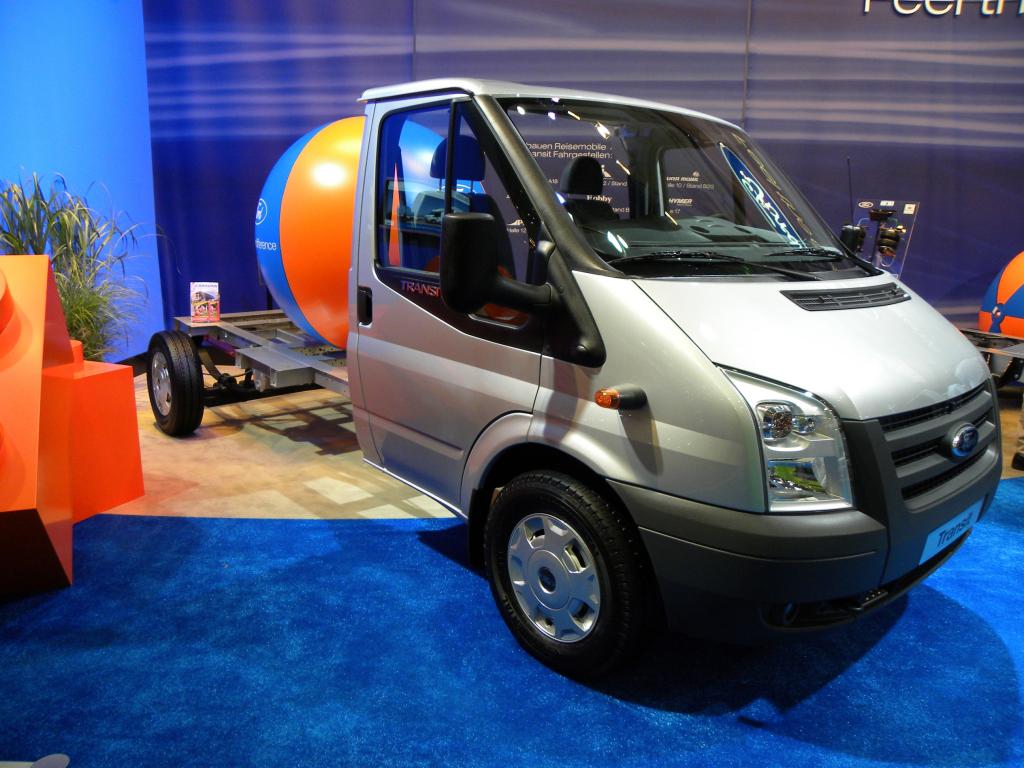Caravan-Salon 2010: Ford mit Tiefrahmen-Fahrgestell