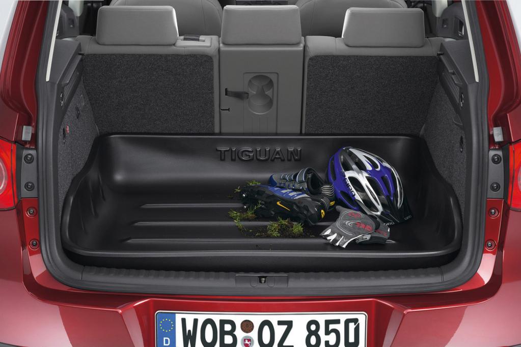 Den Transport verschmutzter Klamotten erleichtert eine Laderaumwanne. 
