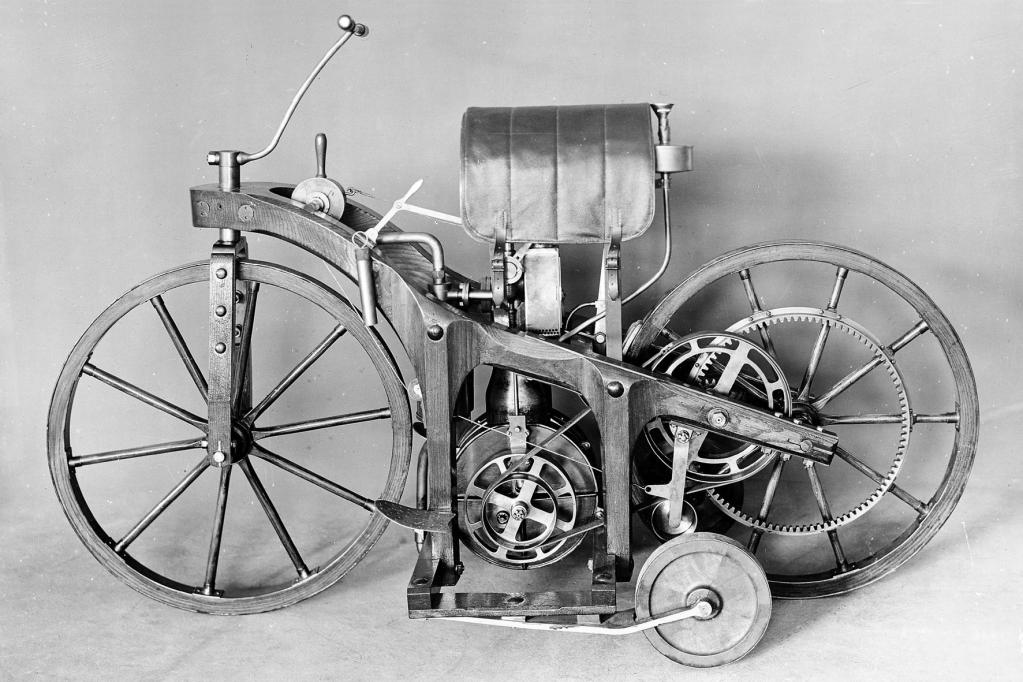 Der Reitwagen wurde von einem Einzylinder-Triebwerk mit 0,5 PS angetrieben. 