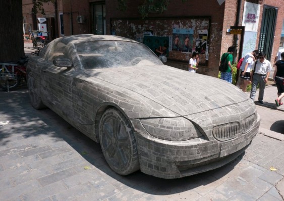 Der versteinerte BMW Z4 in Peking