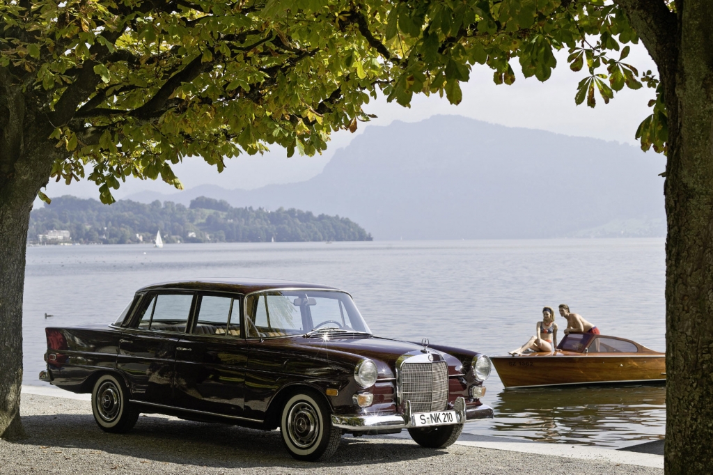 Die Heckflossen-Model schwappte in den 50ern über den großen Teich und erreichte auch Mercedes. 