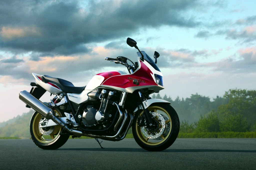 Fahrbericht Honda CB 1300: Bäriger Vierzylinder in klassischer Halbschale 