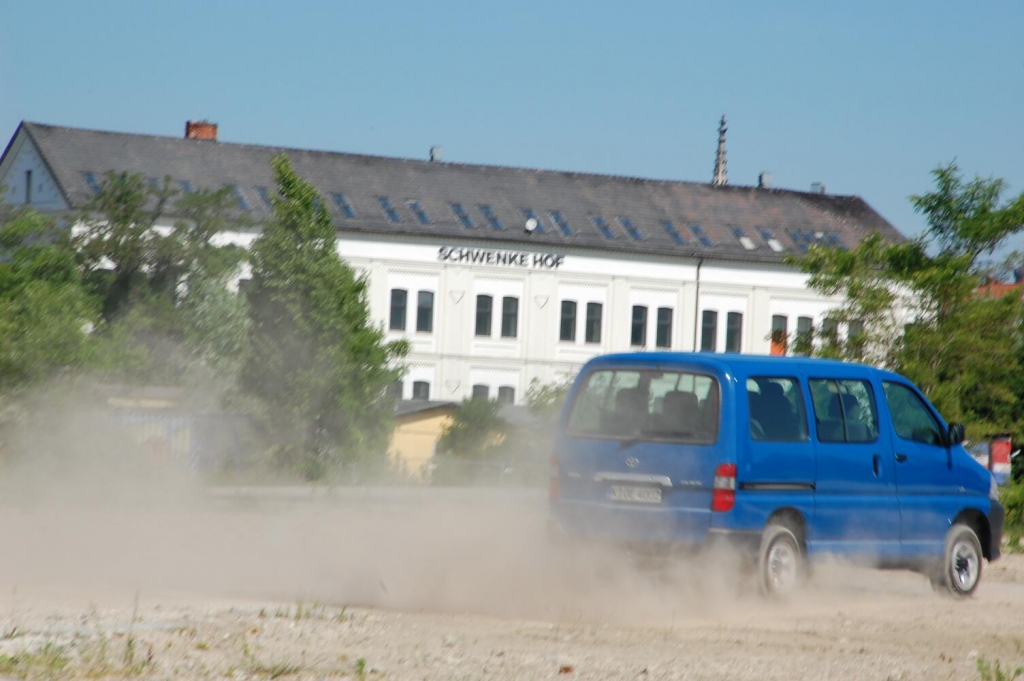 Fahrbericht Toyota Hiace Kombi GL 2.5-l-D-4D 4x4: Zeitreise in japanischer Großraumlimousine