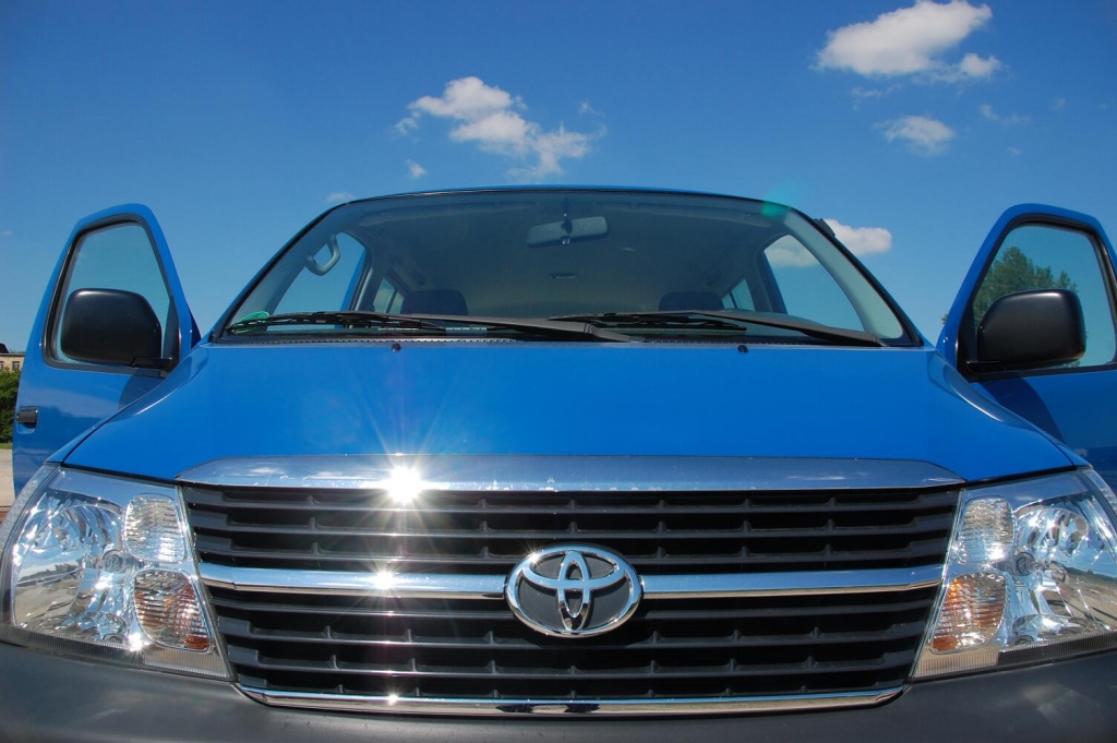 Fahrbericht Toyota Hiace Kombi GL 2.5-l-D-4D 4x4: Zeitreise in japanischer Großraumlimousine
