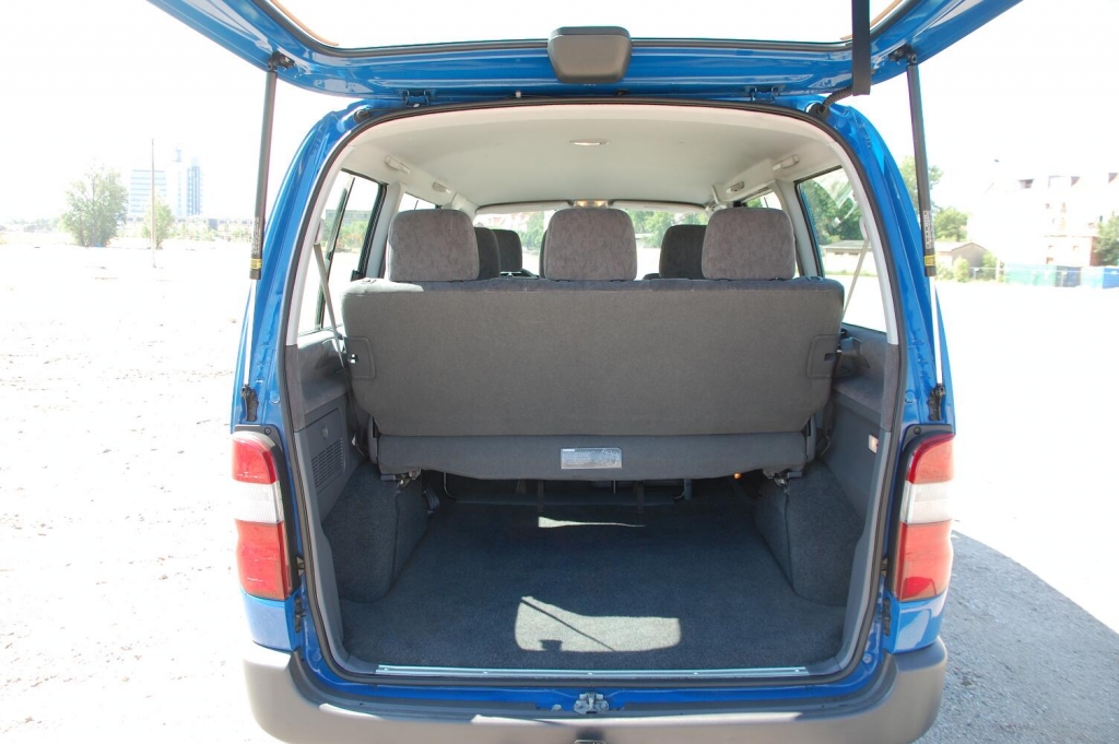 Fahrbericht Toyota Hiace Kombi GL 2.5-l-D-4D 4x4: Zeitreise in japanischer Großraumlimousine
