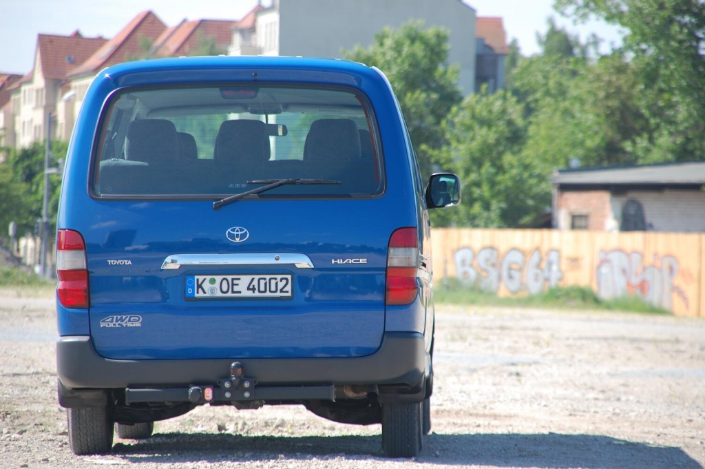 Fahrbericht Toyota Hiace Kombi GL 2.5-l-D-4D 4x4: Zeitreise in japanischer Großraumlimousine