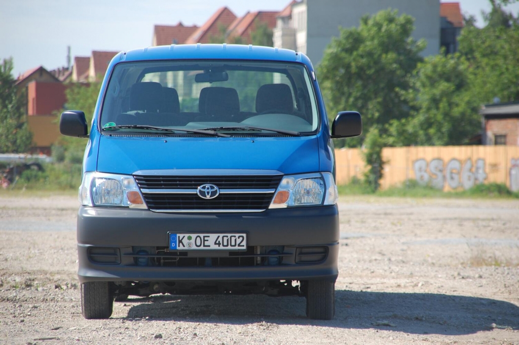 Fahrbericht Toyota Hiace Kombi GL 2.5-l-D-4D 4x4: Zeitreise in japanischer Großraumlimousine