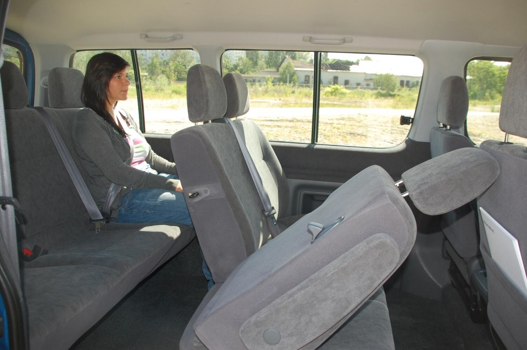 Fahrbericht Toyota Hiace Kombi GL 2.5-l-D-4D 4x4: Zeitreise in japanischer Großraumlimousine