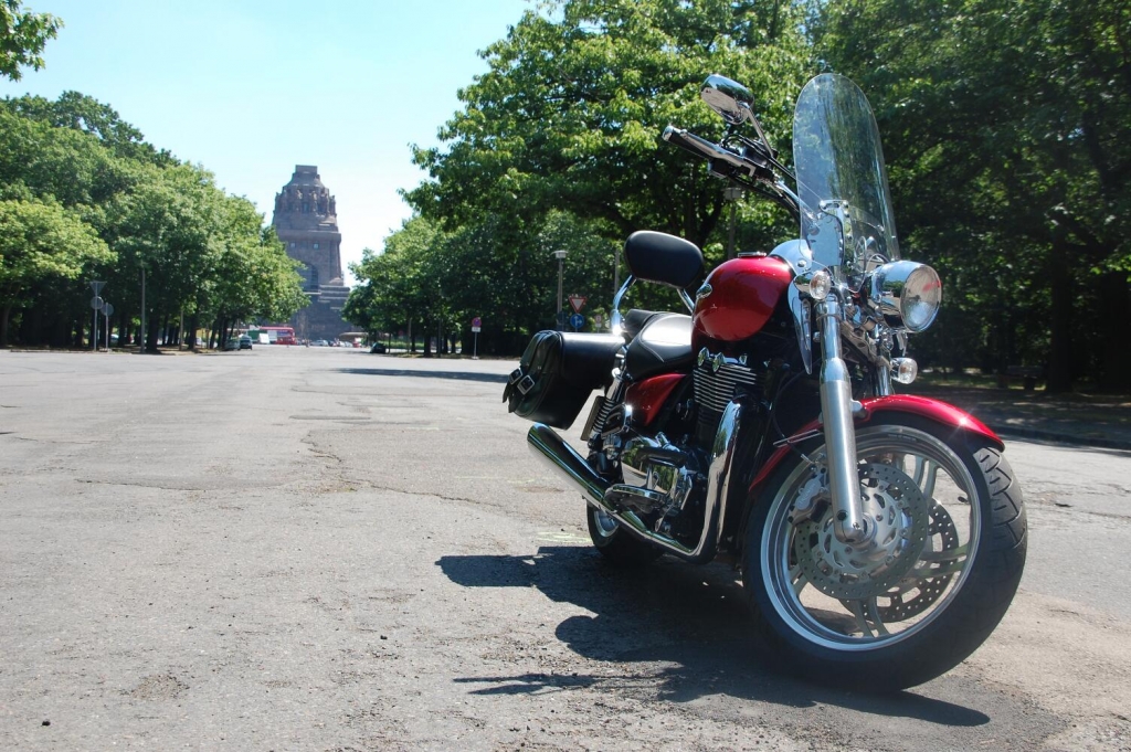 Fahrbericht Triumph Thunderbird Tour SE: Langstreckentool der Oberklasse