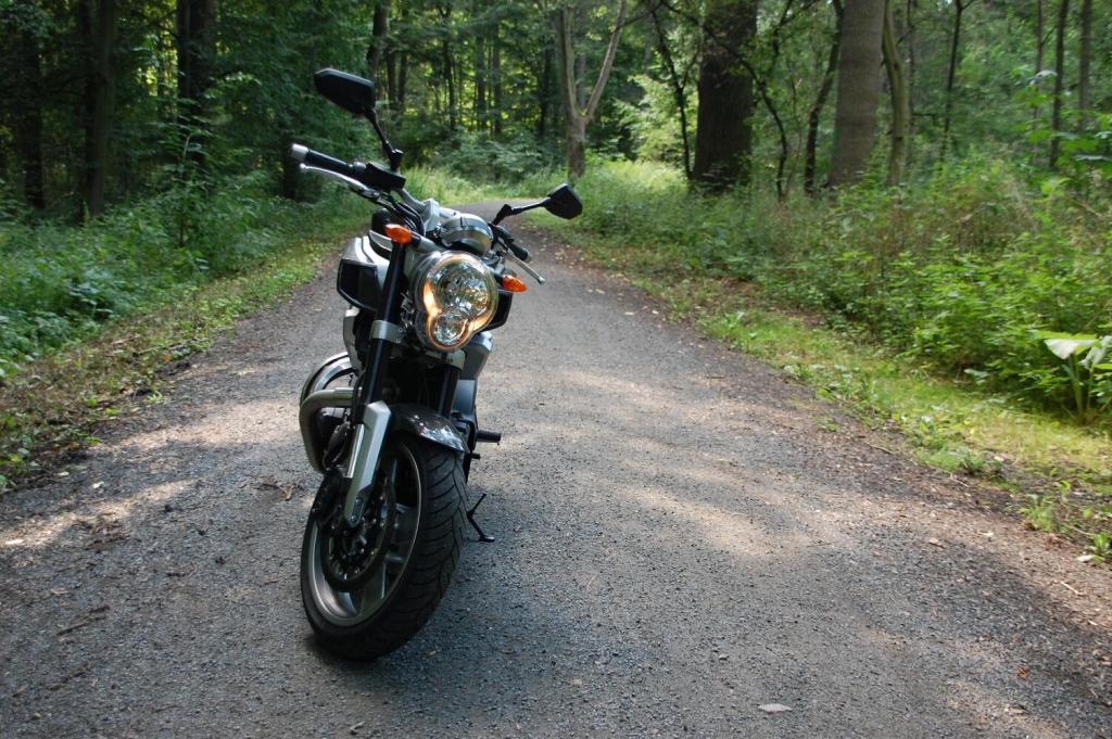 Fahrbericht Yamaha MT-01: Japanischer Dampfhammer im Solokonzert