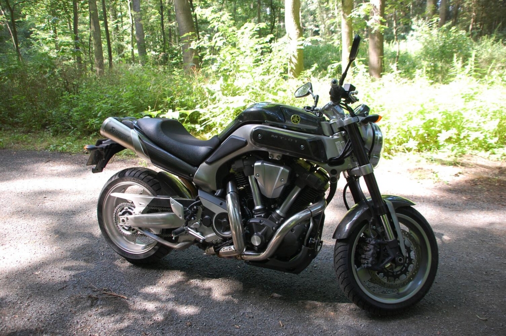Fahrbericht Yamaha MT-01: Japanischer Dampfhammer im Solokonzert