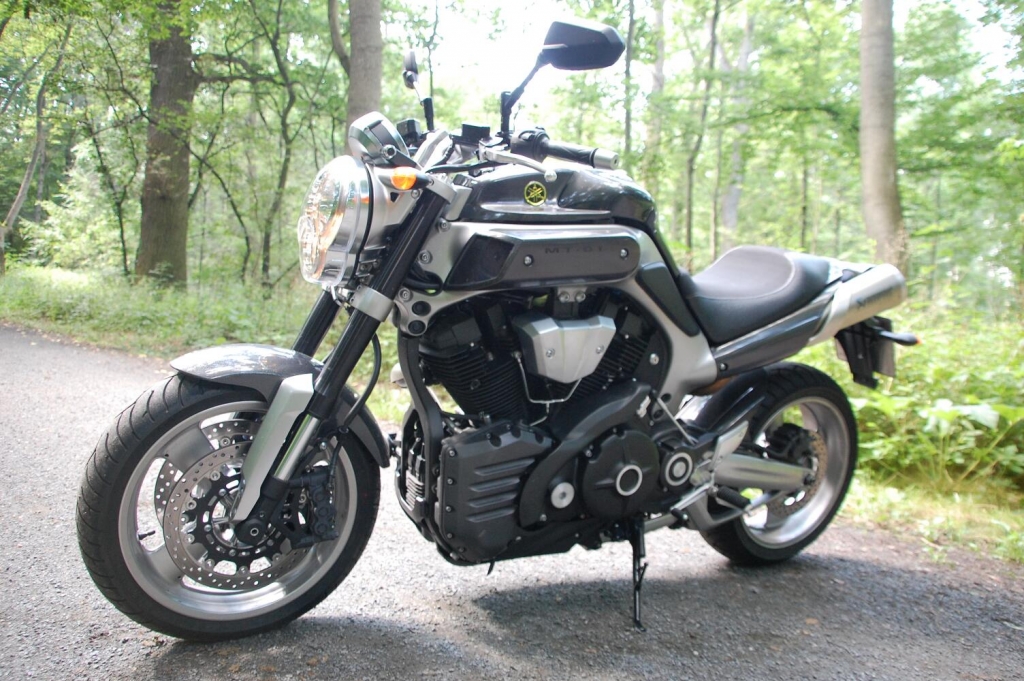 Fahrbericht Yamaha MT-01: Japanischer Dampfhammer im Solokonzert