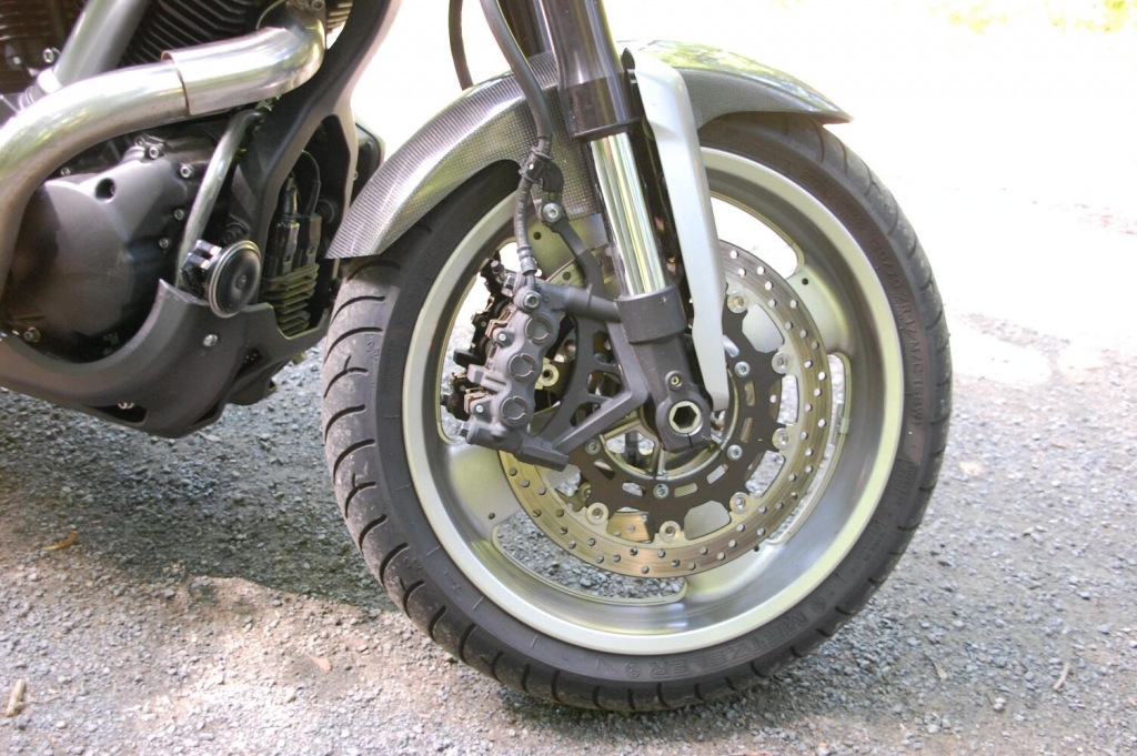 Fahrbericht Yamaha MT-01: Japanischer Dampfhammer im Solokonzert