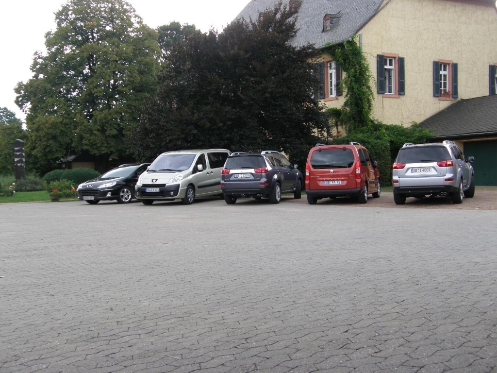 Familientage bei Peugeot: Kurven genießen – Landschaft schauen – Filme gucken...