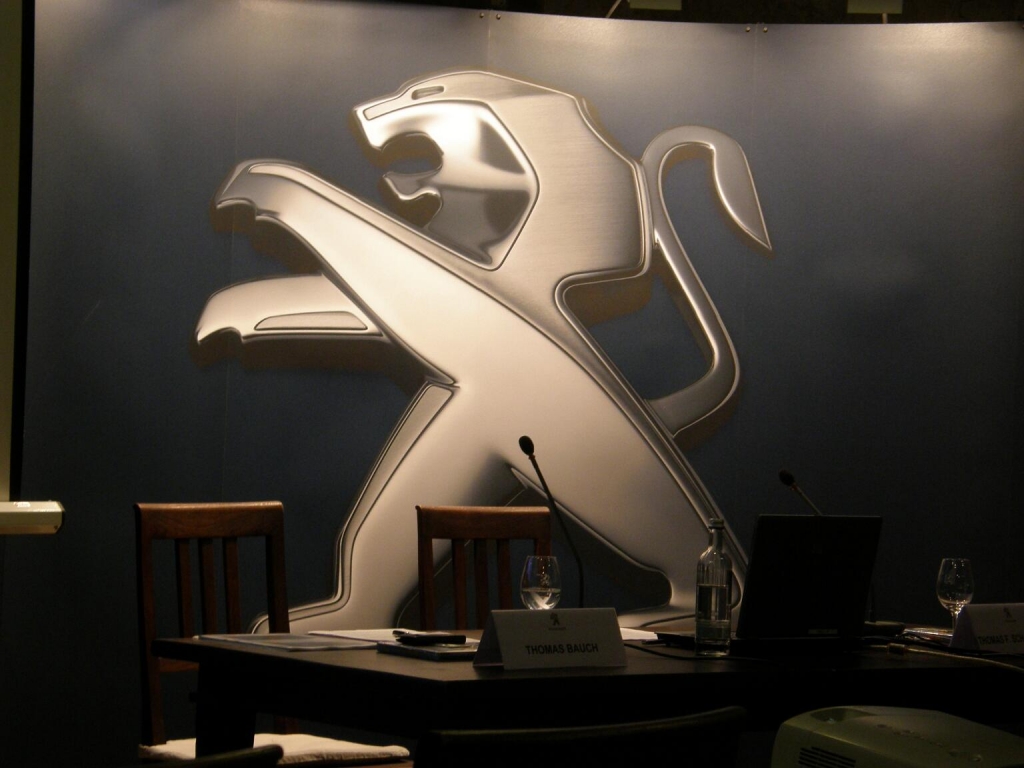 Familientage bei Peugeot: Kurven genießen – Landschaft schauen – Filme gucken...