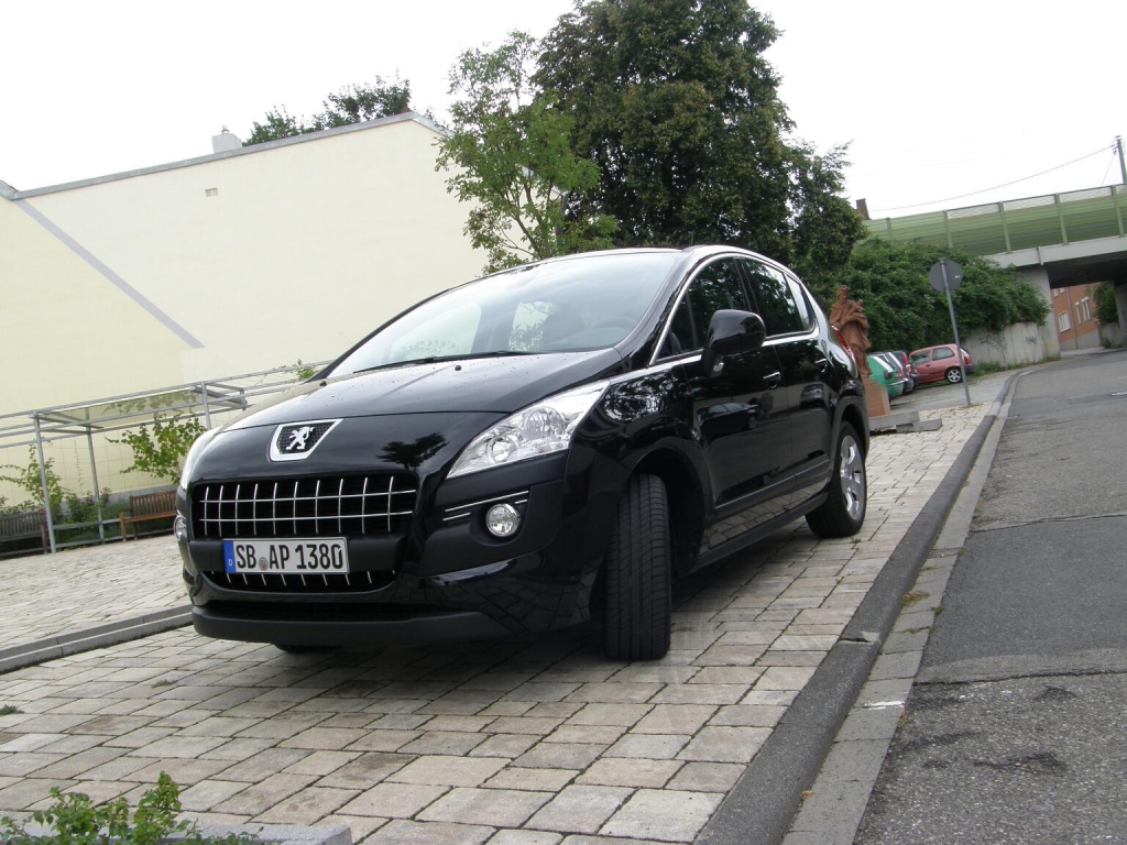 Familientage bei Peugeot: Kurven genießen – Landschaft schauen – Filme gucken...