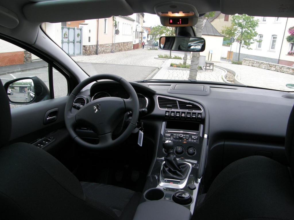 Familientage bei Peugeot: Kurven genießen – Landschaft schauen – Filme gucken...