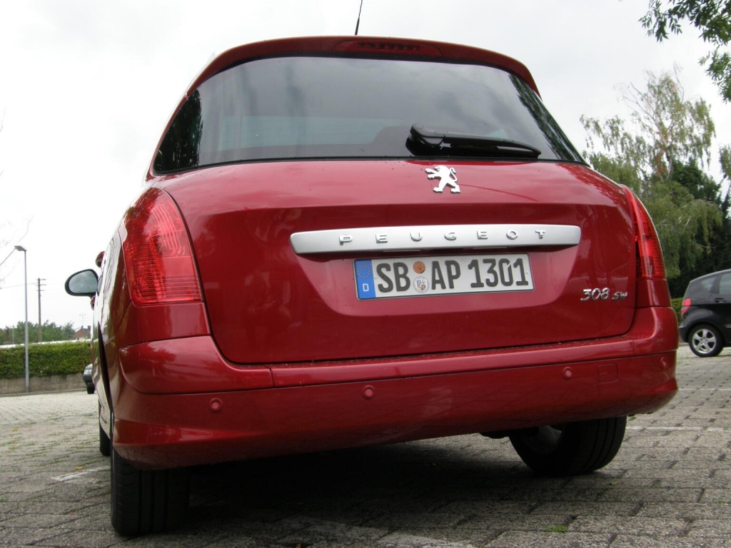 Familientage bei Peugeot: Kurven genießen – Landschaft schauen – Filme gucken...