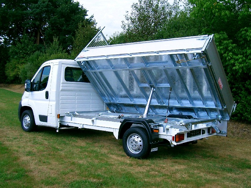 Fiat Ducato als Dreiseitenkipper.