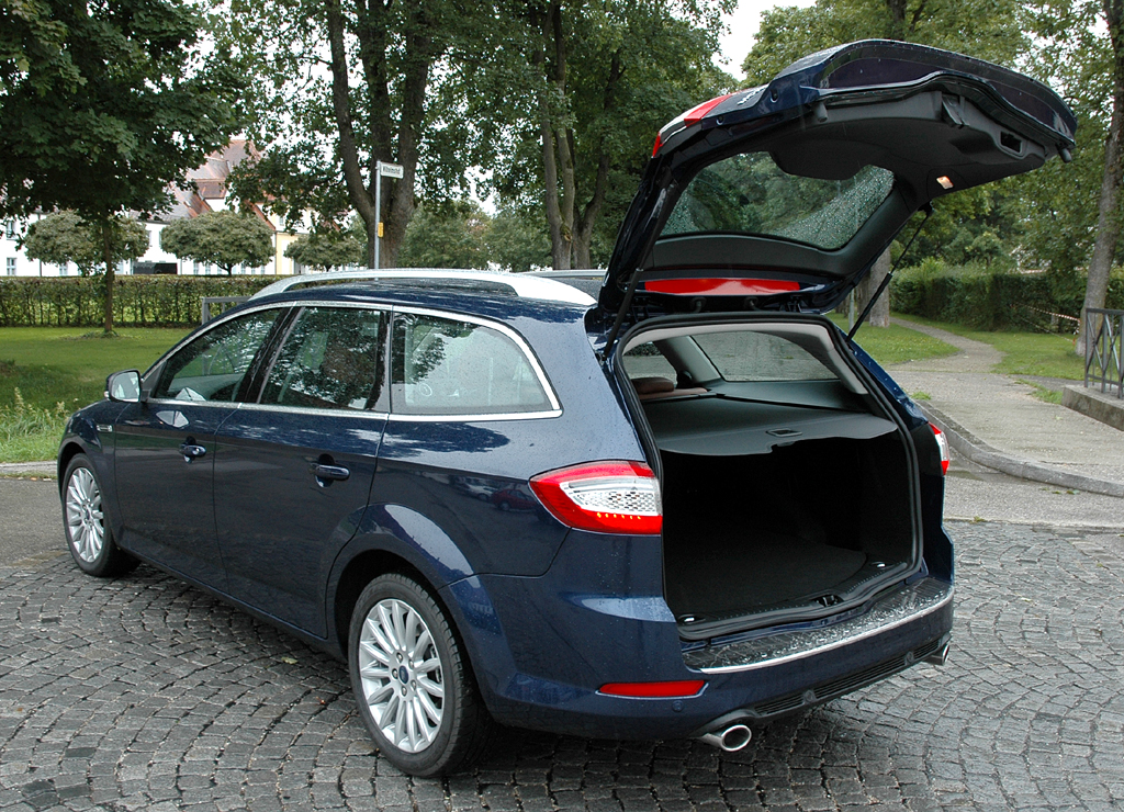 Ford Mondeo: Der Kombi kommt mit dem größeren Kofferraum nutzwertiger daher.