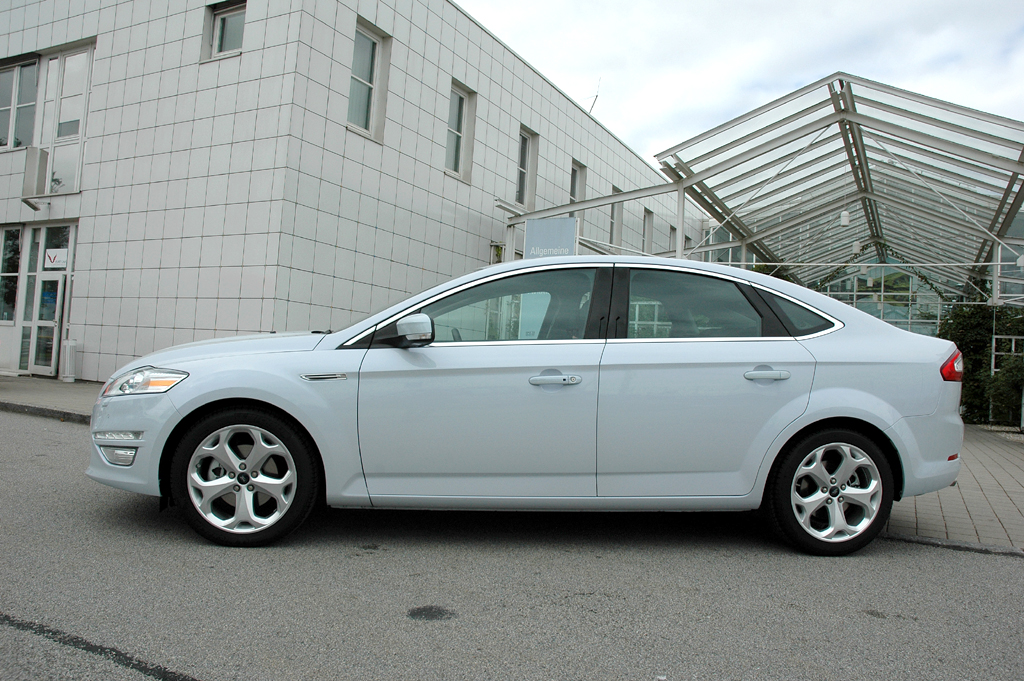Ford Mondeo: Die Fließheck-Limousine fährt formschön sehr. 