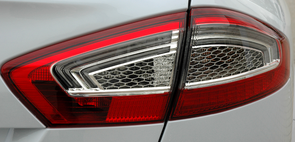 Ford Mondeo: Moderne Leuchteinheit hinten. 