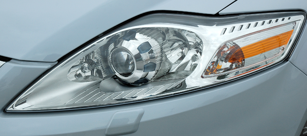 Ford Mondeo: Moderne Leuchteinheit mit LED-Tagfahrlicht vorn. 