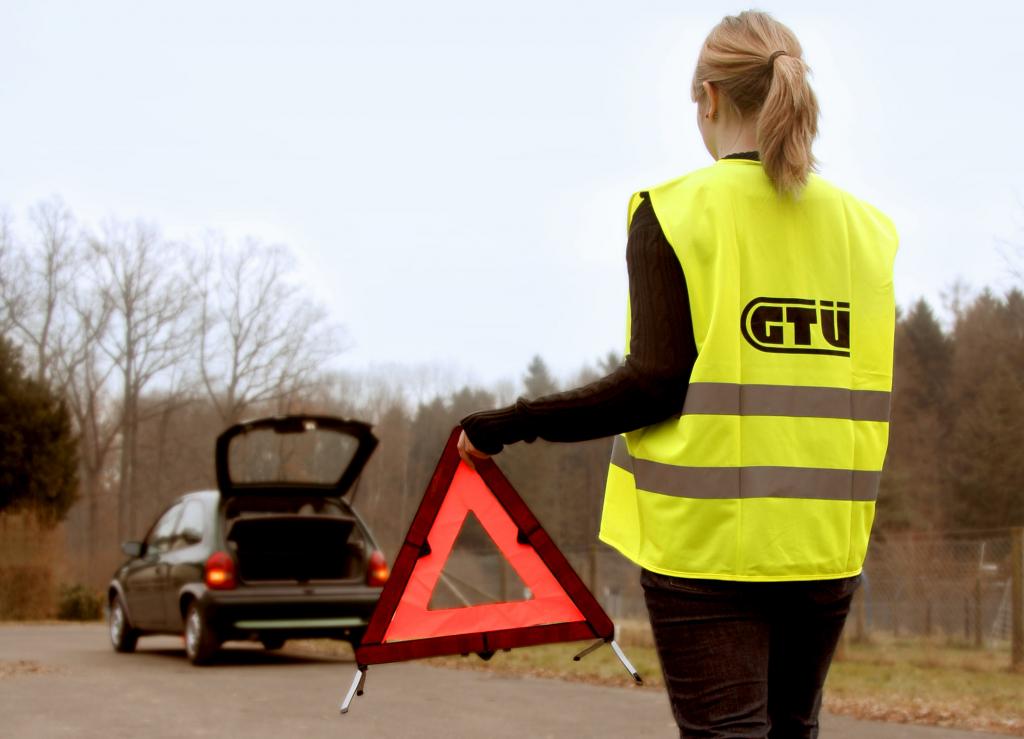GTÜ: Warnweste gehört in jedes Auto