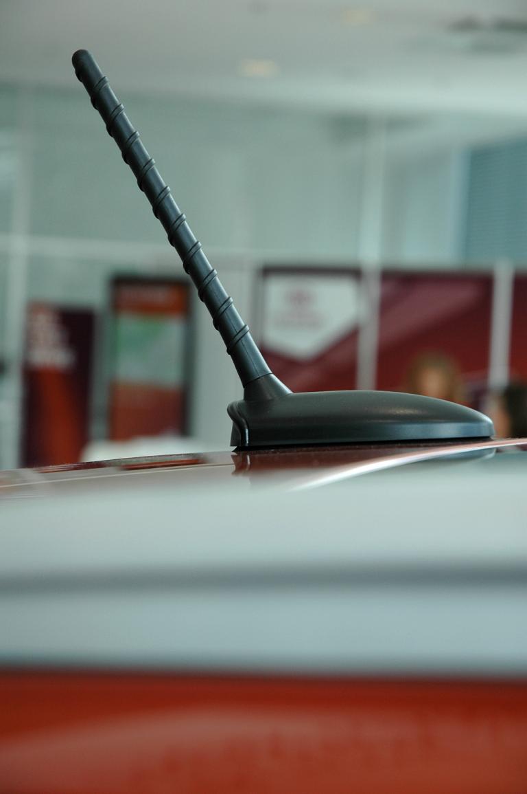 Kia Sportage: Auf dem Dach sitzt eine Stabantenne. 