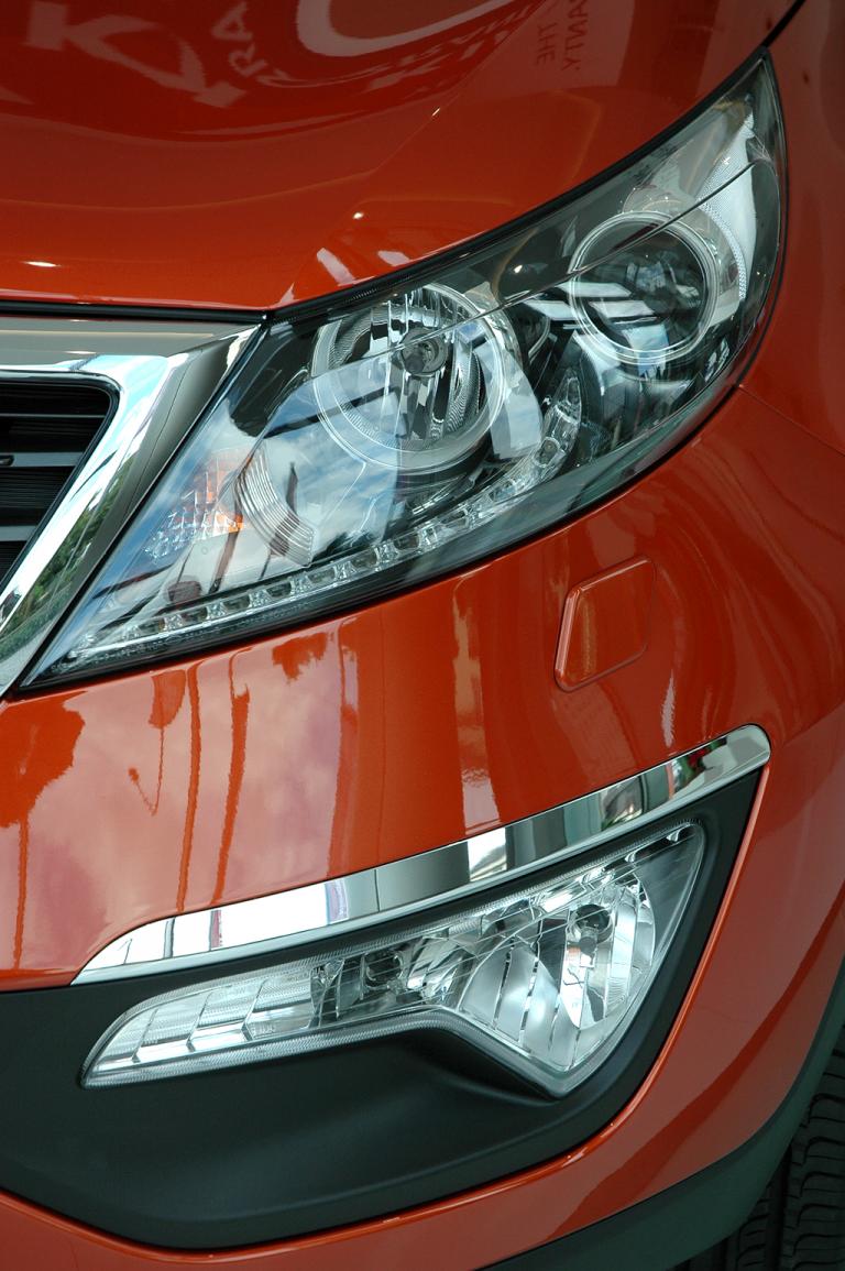 Kia Sportage: Die Front ist mit modernen Leuchteinheiten bestückt. 