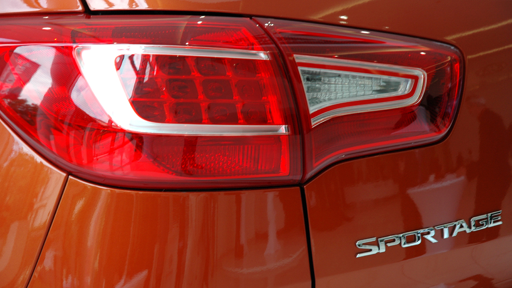 Kia Sportage: Moderne Leuchteinheit hinten mit Modellschriftzug. 