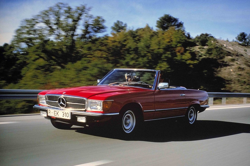 Lange als Luden-Mobil verschrieen: Der Mercedes SL der Baureihe 107. 