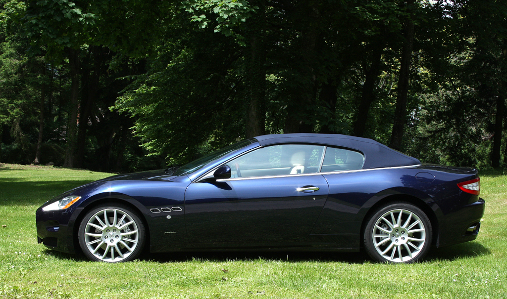 Maserati GranCabrio: Auch geschlossen macht der Italiener mit Textilverdeck eine gute Figur. 